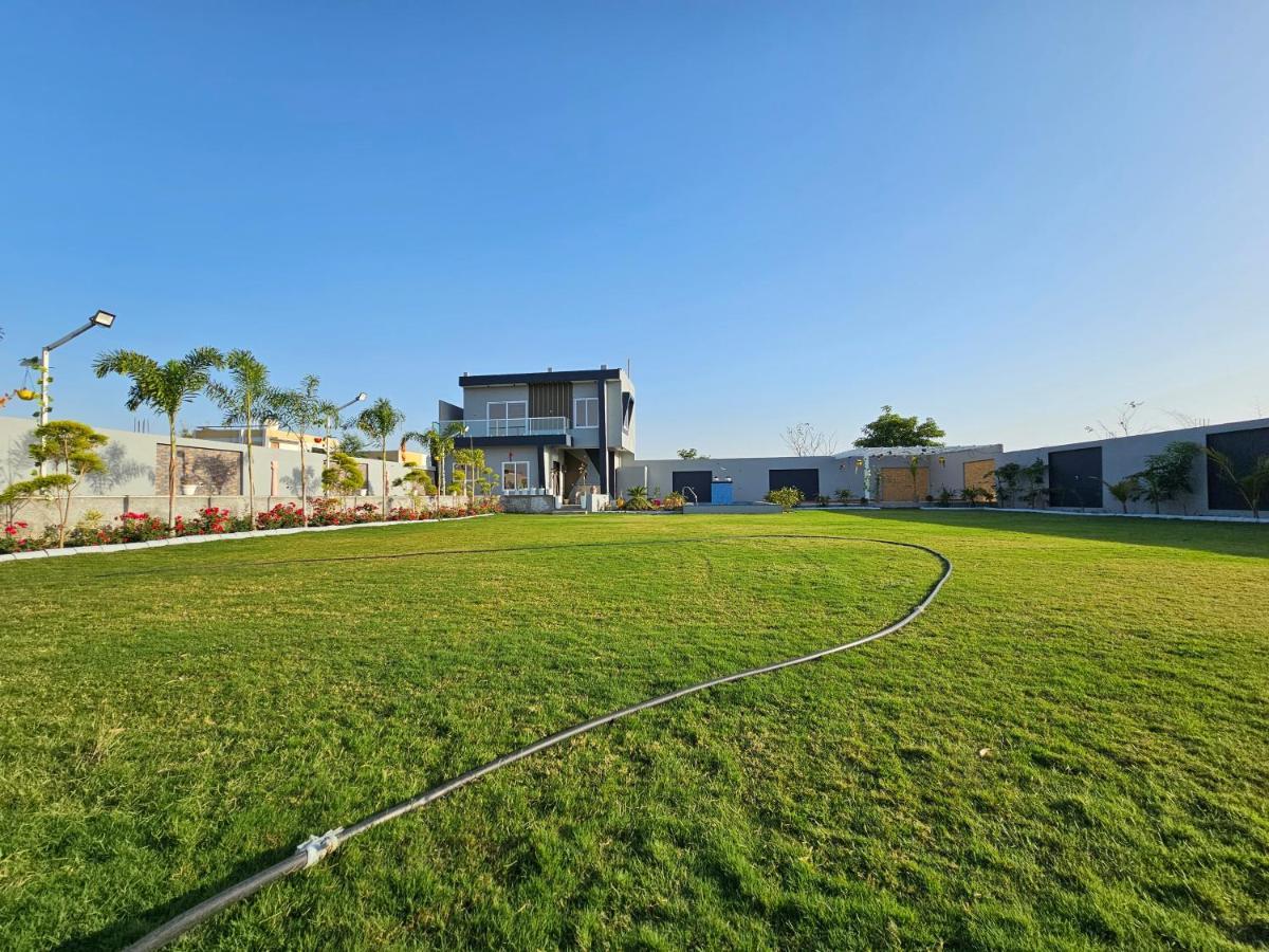ウッジャイン Shree Ambe Farmhouseヴィラ エクステリア 写真