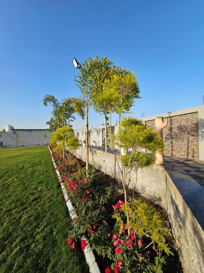 ウッジャイン Shree Ambe Farmhouseヴィラ エクステリア 写真