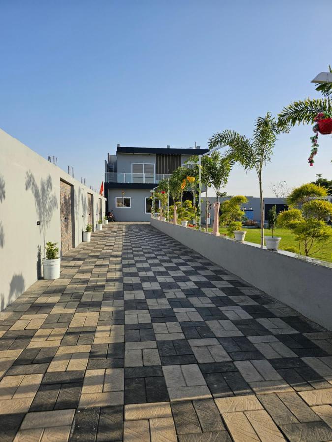 ウッジャイン Shree Ambe Farmhouseヴィラ エクステリア 写真