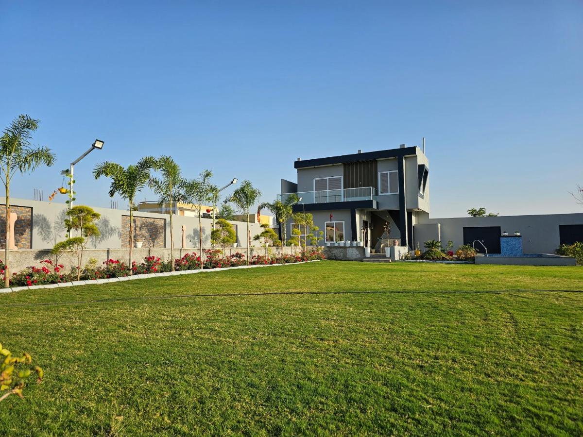 ウッジャイン Shree Ambe Farmhouseヴィラ エクステリア 写真
